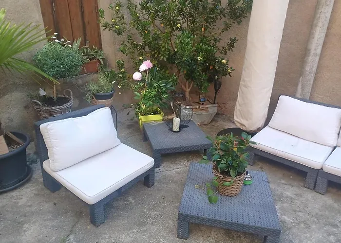 D'hote Au Jardin Le Clos Des Vins D'anges Bed and breakfast