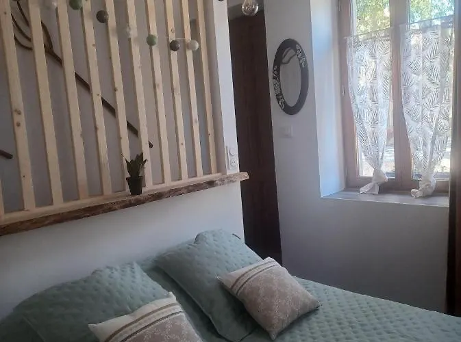 D'hote Au Jardin Le Clos Des Vins D'anges Bed and breakfast Saint-Pierre-des-Champs